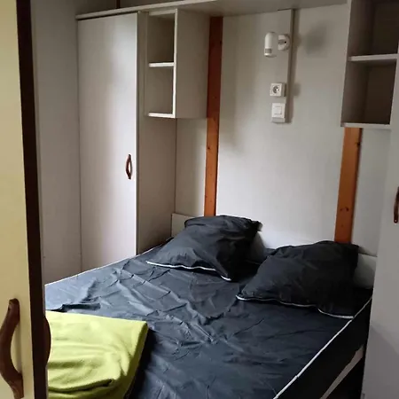 Chalet, Animaux Admis - 5 Pers. - Api-1-52-2513 La Tour-dʼAuvergne